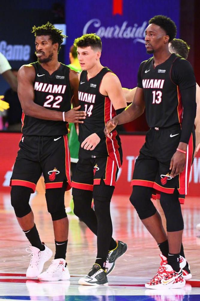 容上场时依 容上场时依