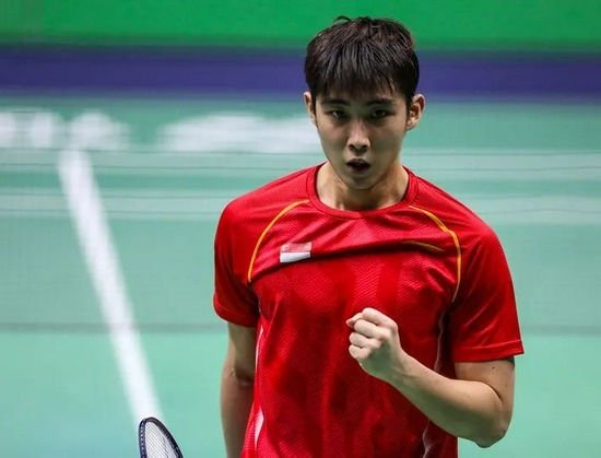 脚触球打到 脚触球打到